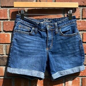 Universal Thread Blue Jean Shorts with Cuffed Hem Size 00
